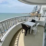 Apartment Al-1 Facing The Sea With Pool And Wifi